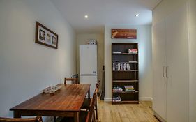 Spacious, Quiet Dwelling For Up To 6, Manchester