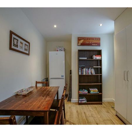 Spacious, Quiet Dwelling For Up To 6, Manchester Exterior photo